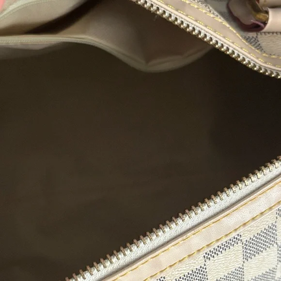 Checkered Beige and Cream Handbag - Picture 5 of 7